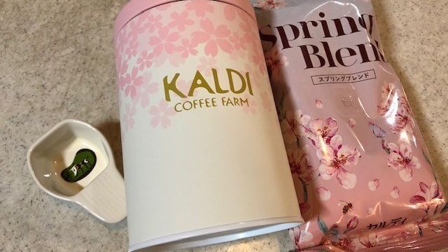 カルディ 完売の予感 クリスマス限定のキャニスター缶がかわいすぎる Antenna アンテナ