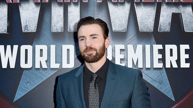 クリス エヴァンス 愛するドジャーに 腕枕 してあげる写真を公開 Antenna アンテナ