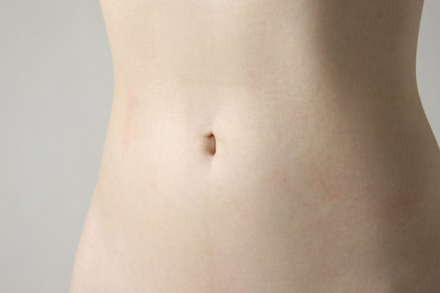 おへそを縦長にする方法とは 姿勢でつくる 縦長 美ヘソ Antenna アンテナ