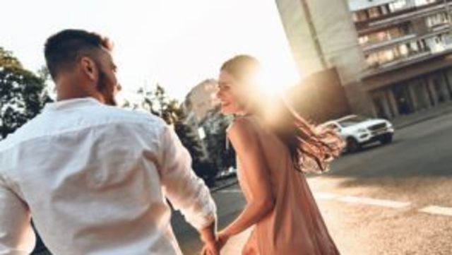 初デートの理想的な集合時間は 昼派 夜派 付き合う前の女子のホンネを大公開 Antenna アンテナ