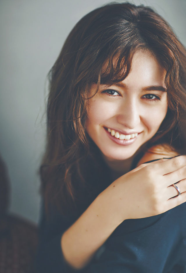 今どきソバージュヘアって 前髪ありなしも おすすめヘアスタイルご紹介 Antenna アンテナ