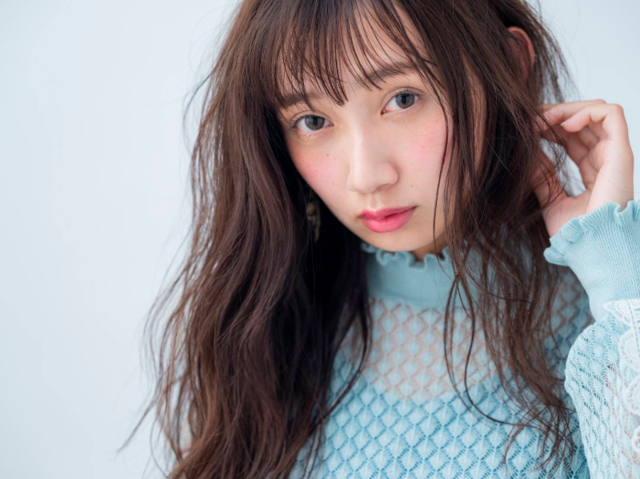 丸顔さん向け ショート ロングの似合う髪型からメイクやメガネまで一挙ご紹介 Antenna アンテナ