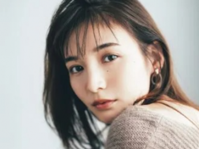 黒髪ミディアムで大人っぽさup 前髪あり なしヘアスタイルやおすすめアレンジも Antenna アンテナ