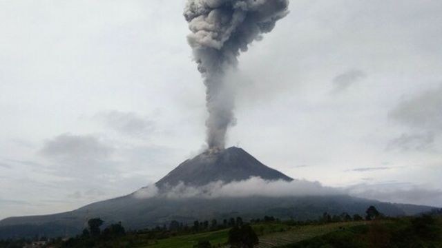 海底火山の噴火で新島出現 太平洋の島国トンガ Antenna アンテナ