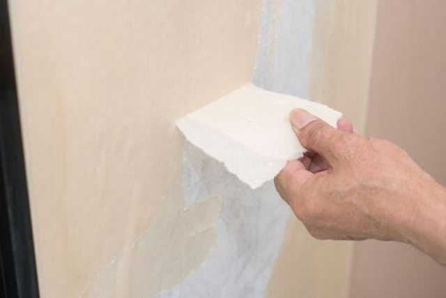 壁紙の剥がし方は意外と簡単 温水スプレーで濡らしながら剥がせば超簡単 Antenna アンテナ