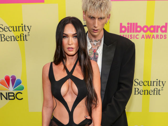 ミーガン フォックス 過激すぎるドレス でレッドカーペットの話題を独占 マシン ガン ケリーとのイチャイチャが暴走 Antenna アンテナ