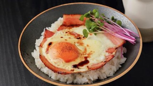 大満足 なのに超簡単 ハムエッグ丼 の作り方 絶品アレンジ方法も紹介 Antenna アンテナ