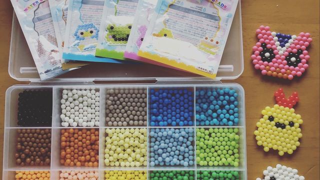 ダイソーの水でくっつくビーズが使えます Antenna アンテナ