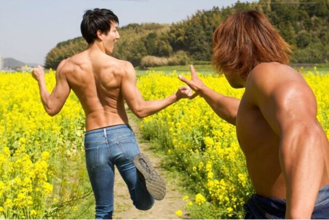 菜の花畑のマッチョ など用途不明のフリー素材で大人気 マッスルプラス の謎に迫る Antenna アンテナ 菜の花畑のマッチョ など用途不明のフリー素材で大人気 マッスルプラス の謎に迫る Antenna アンテナ