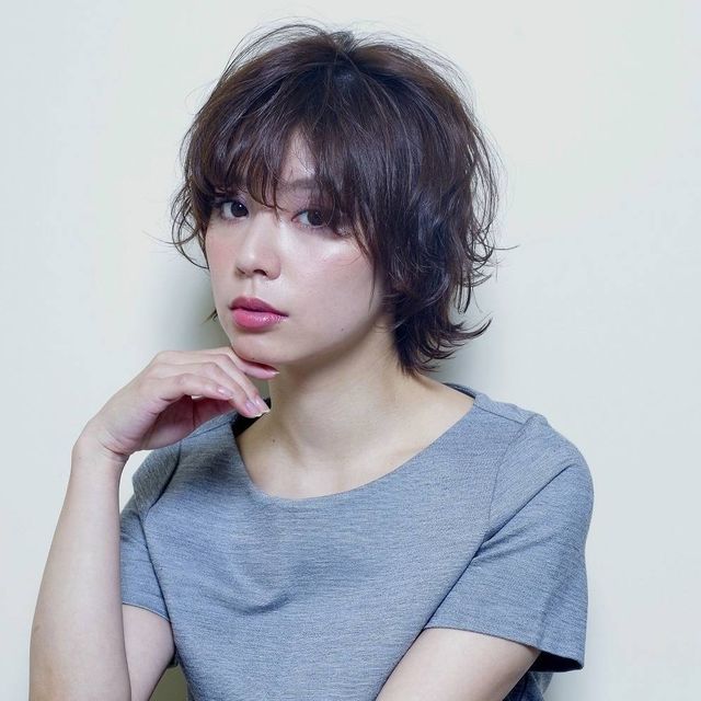 美容院いくならぜひ ウルフカット に 顔が明るくみえる 40歳に似合う髪型4選 Antenna アンテナ