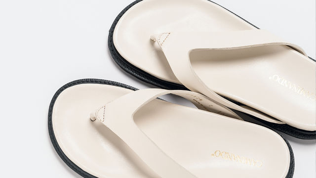 夏の最強 最愛組み合わせ 黒ワンピース ぺたんこサンダル 3選 Antenna アンテナ 夏の最強 最愛組み合わせ 黒ワンピース ぺたんこサンダル 3選 Antenna アンテナ