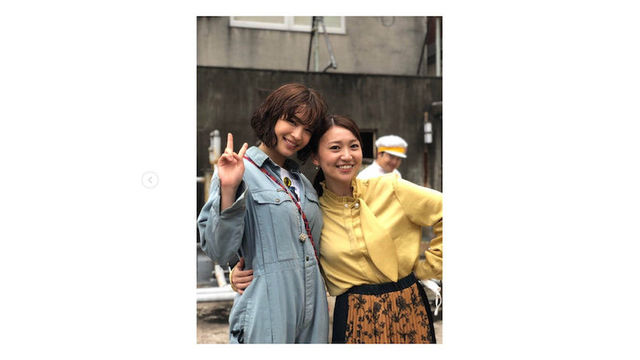 大島優子 ミニスカートから美脚がのぞく爽やか白コーデに 変わらず可愛い の声 Antenna アンテナ