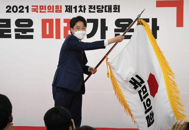 さらば文在寅 36歳野党新党首誕生で おっさん政権 に吹き荒ぶ逆風 Antenna アンテナ さらば文在寅 36歳野党新党首誕生で おっさん政権 に吹き荒ぶ逆風 Antenna アンテナ