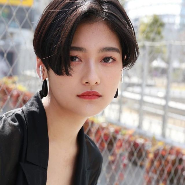 21夏 初ショートボブ に挑戦するなら 黒髪スタイル集 Antenna アンテナ