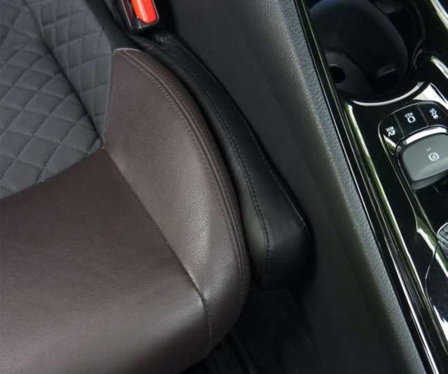 モノが落ちやすいシートの隙間はクッションを埋めて塞いじゃえ Antenna アンテナ