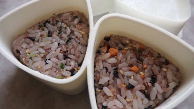 ワッツ ふるだけでまん丸おにぎりが作れる ふりふりごはんボールbig が超便利 Antenna アンテナ