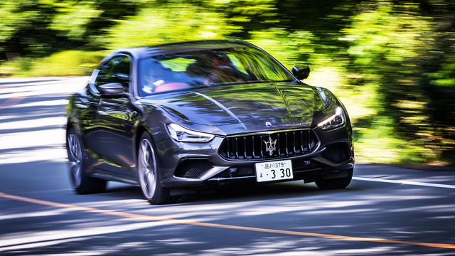 身近なマセラティ と称されるギブリsグランスポーツ Navigoethe Antenna アンテナ