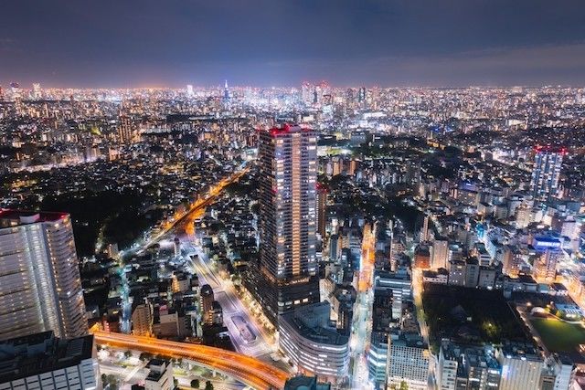 東京 池袋 真っ暗な サンシャイン60展望台 秋の月と都会の夜景に浸る Antenna アンテナ