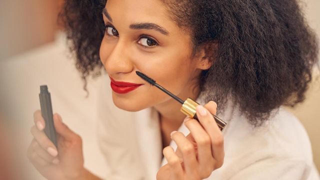 服についたメイクはどう落とす 失敗しない落とし方4選 Antenna アンテナ