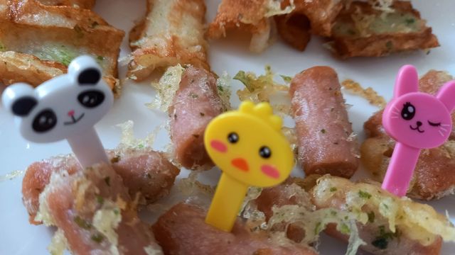 子どもの料理デビューに ケチャップ味の 魚肉ソーセージのカレー炒め を作ろう Antenna アンテナ