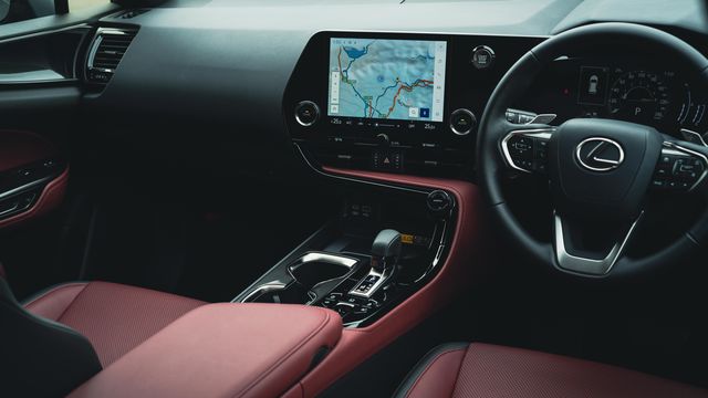 新旧レクサスnxを徹底比較 ７年でこんなに変わるとは Antenna アンテナ