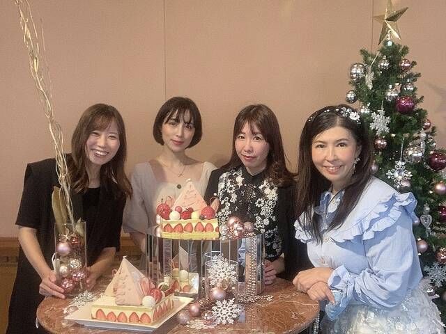 大阪 帝国ホテル 大阪の21年クリスマスケーキ クリスマスツリー モチーフのルビーチョコ 苺のケーキ Antenna アンテナ