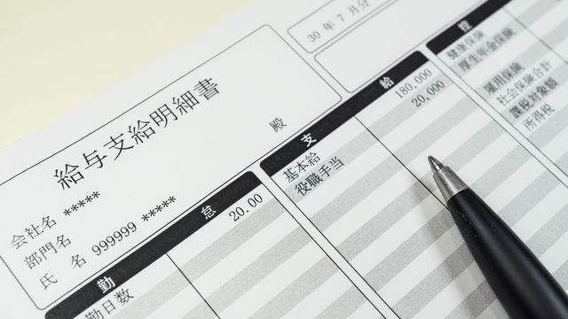 27歳で手取り15万円。「結婚できないu2026」携帯ショップ店員の悲哀 