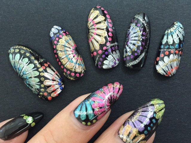 夏祭りにぴったり 時短 セルフでできる花火ネイルの作り方 Antenna アンテナ