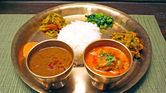 小川町への統合移転でさらに進化 インド料理に新風を吹き込んだ カレー オリエンタルバル 桃の実 Antenna アンテナ