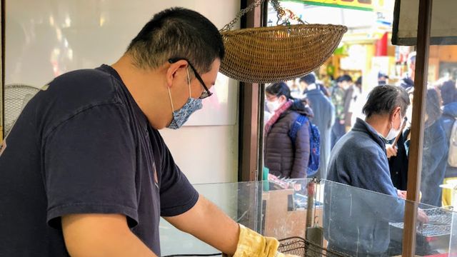 浅草 全部ワンコイン以下 浅草寺周辺の人気食べ歩きグルメ17選 Antenna アンテナ