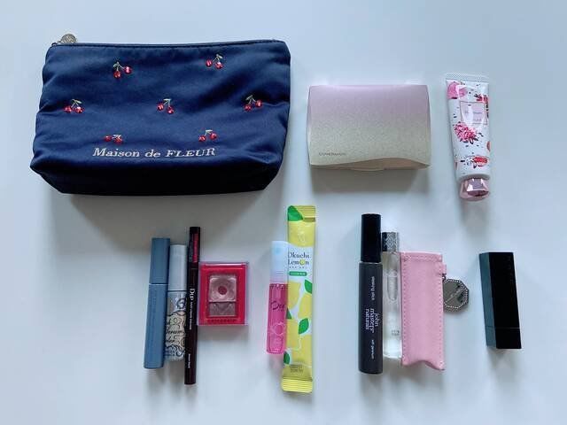 What S In My Bag 化粧ポーチの中身紹介します Antenna アンテナ