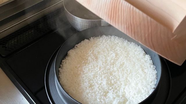 ダッチオーブンで作る本格派料理 鶏肉をご飯といっしょに炊くだけ チキンライス Antenna アンテナ