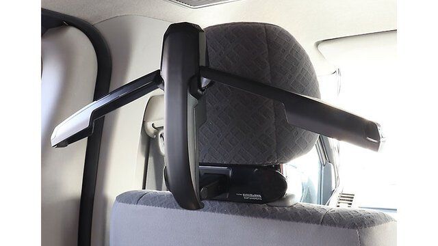 100均にあった セリア ベルト付フック で車内でのカバンの置き場所に困らない Antenna アンテナ