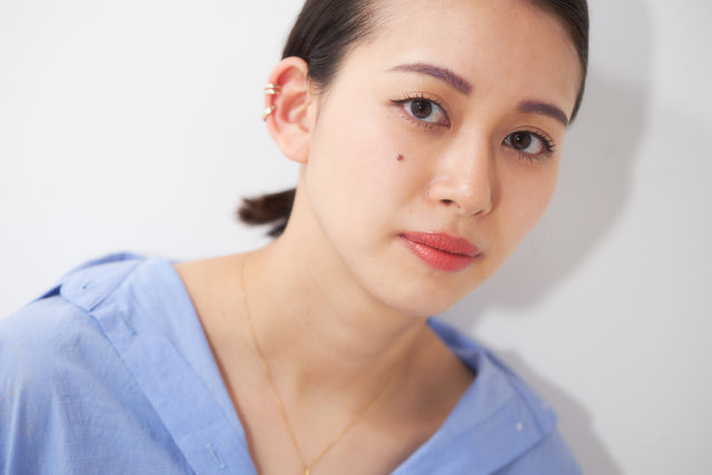 木漏れ日のようにキラめく印象的な目元で 洗練された大人の女性を演出 おとなメイク実験室 Antenna アンテナ