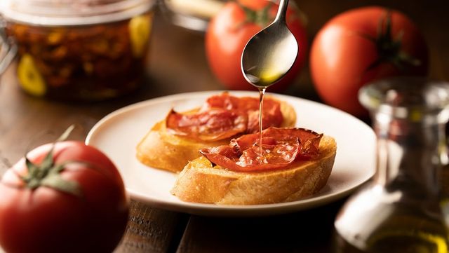 ドライトマトの作り方 オーブンやレンジで 簡単 旨味が凝縮 Antenna アンテナ