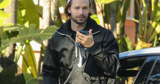 春コーデを都会的にみせるナイロンジャケットの 黒 おしゃれにみせるメンズ着こなしサンプル３選 Antenna アンテナ