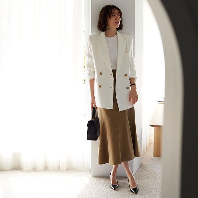 22春 スカート通勤派 のアラフォー女性が増えている 40代 お仕事服の新事実 01 Antenna アンテナ