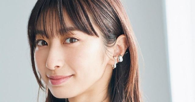 ミディアム 30代 40代の大人の髪型 働く女性の好感度ヘア 大人可愛いくすみピンクのミディアム Antenna アンテナ