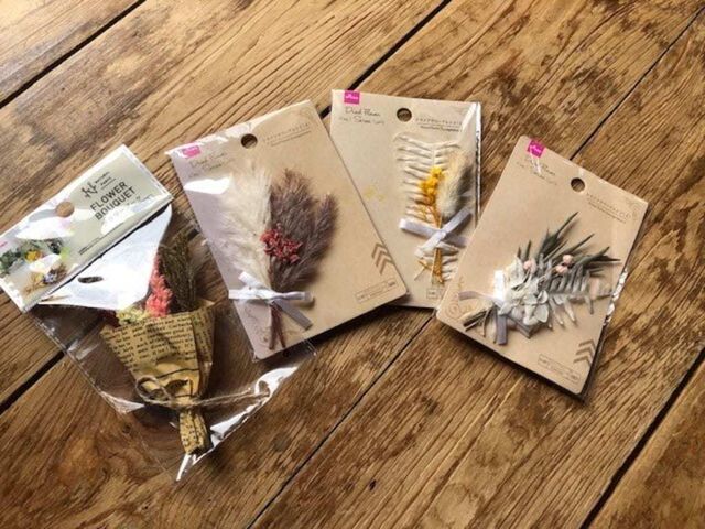 100均 ダイソーのミニブーケ ドライフラワー をインテリアに 飾り方をアレンジ Antenna アンテナ