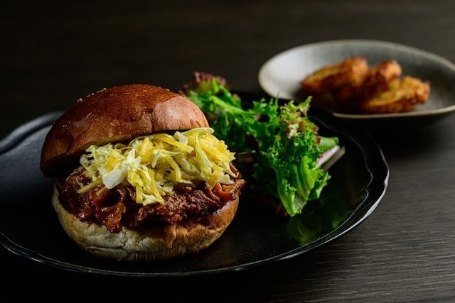 横浜に誕生 ミシュラン三ツ星店出身のシェフが提供する薪火レストラン Antenna アンテナ