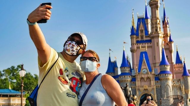 ディズニーランドで 裏のドア が開けっぱに ゲストが 見てはいけないもの を目にする Antenna アンテナ