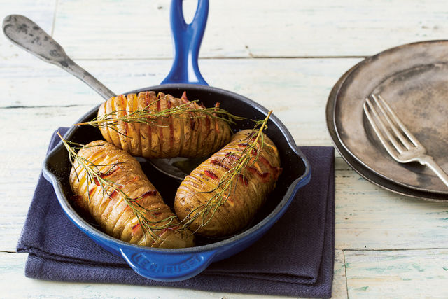 切り込みを入れてオーブンで焼くだけ ハッセルバックポテト 簡単スキレットレシピ Antenna アンテナ