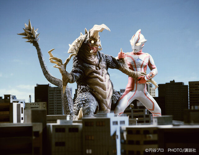 ４月29日 マケット怪獣ミクラスがウルトラマンメビウスをサポート Antenna アンテナ