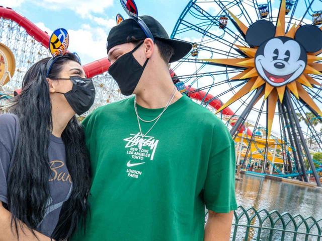 ディズニーランドでゲストの 服装 を見たキャストが ルール違反 を指摘 なぜ Antenna アンテナ