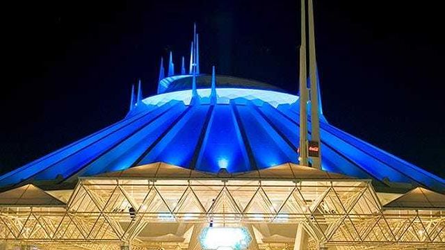 ディズニー 360度ぐるんと回転 猛スピードで駆け抜けるループコースター 東京ディズニーシーの レイジングスピリッツ Antenna アンテナ