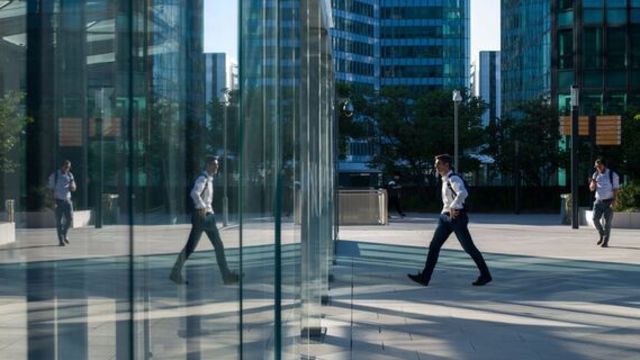 出社 とは 出勤 との違いや 使い方 反対語 英語表現も解説 Antenna アンテナ