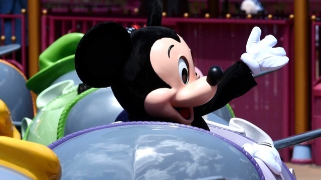 ディズニーランド プロポーズ中のカップルを 邪魔 してしまったことを謝罪 Antenna アンテナ