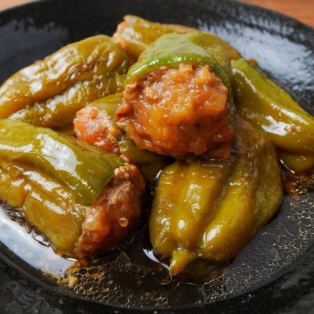 ピーマンを半分に切って はng もうひき肉が落ちない 冷めてもおいしいピーマンの肉詰め煮 Antenna アンテナ