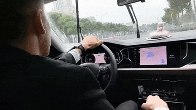 カー用品 車内天井にピタッ 頭上にティッシュ が予想以上に使いやすい Antenna アンテナ