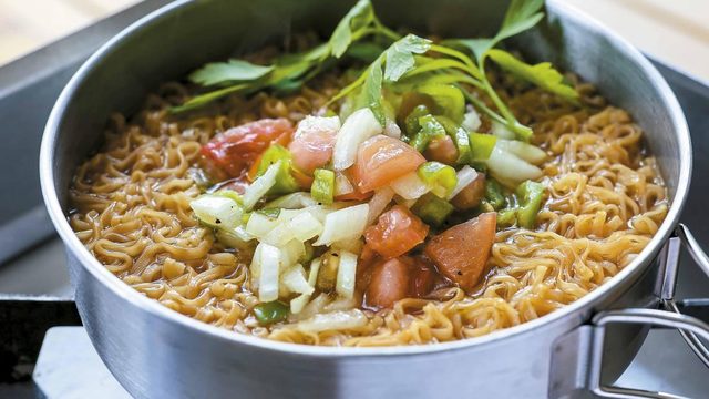 異国情緒なチキンラーメン 秋キャンプの推しメシ q芸人考案の簡単 絶品アレンジ Antenna アンテナ